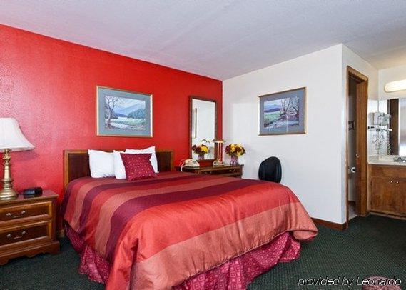 Villa Inn Lawrenceburg Room photo