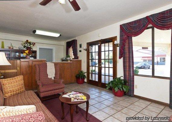 Villa Inn Lawrenceburg Interior photo