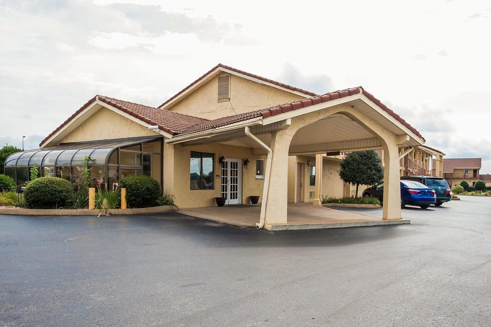 Villa Inn Lawrenceburg Exterior photo