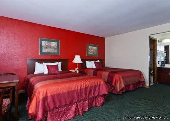 Villa Inn Lawrenceburg Room photo